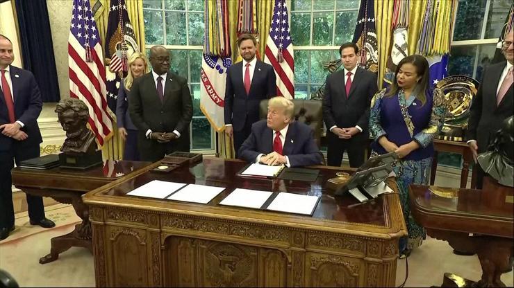 Trump gözünü madenlere dikti: ABD aracı oldu, 30 yıllık savaş bitti