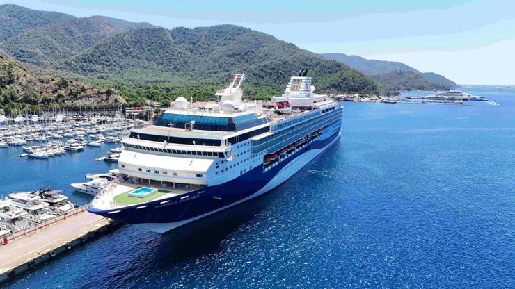 Marella Explorer Kruvaziyeri ilk kez Marmaris'e demir attı: 1896 yolcu geldi
