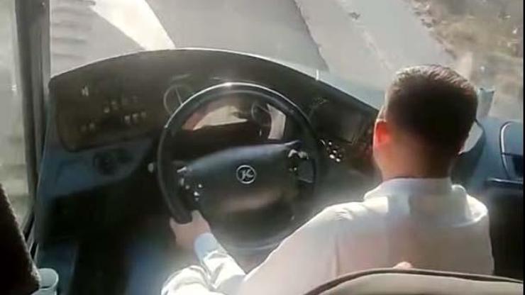 Faciaya ramak kala: Şoför direksiyon başında bayıldı Muavinden 40 hayat kurtaran hamle