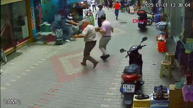 İstanbulda da hissedilen Bursa Gemlikteki 4,3lük deprem anı kamerada