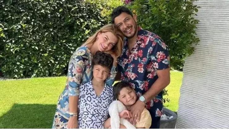 Pelin Karahan ve Bedri Güntayın Bodrumdaki Milyonluk Keyfi Lüks Araçları Görenleri Hayran Bıraktı