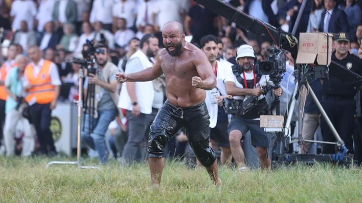 Kırkpınar’da altın kemerin sahibi Orhan Okulu oldu Kırkpınar’da altın kemerin sahibi Orhan Okulu oldu