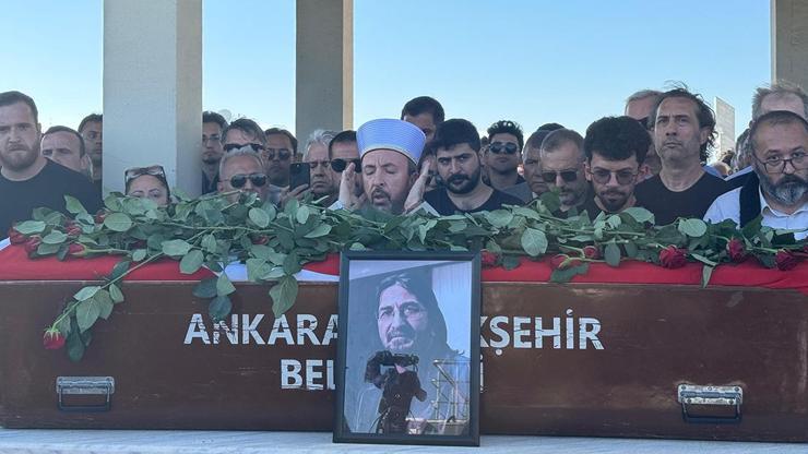Gazeteci- yazar Nihat Genç son yolculuğuna uğurlandı Gazeteci- yazar Nihat Genç son yolculuğuna uğurlandı