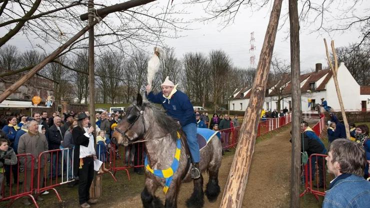 “Kaz çekme sporu hangi bölgede ortaya çıkmış ve 20. yüzyıla kadar yapılmıştır?”