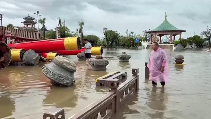 Tayvanda tayfun yıkım getirdi