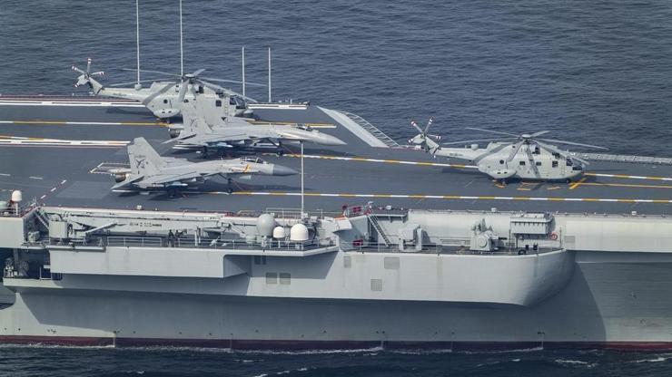 Çinden Shandong uçak gemisiyle gövde gösterisi