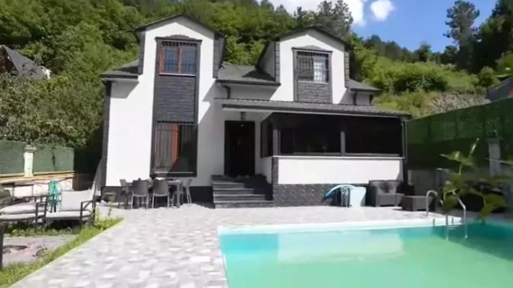 Ünlü Model Elif Ece Uzun’un İki Katlı Dağ Evi: Doğayla İç İçe Huzurlu Bir Yaşam