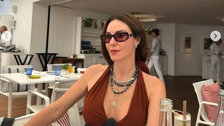 Defne Samyeli, 53 Yaşında Gençlere Taş Çıkartıyor Son Paylaşımlarıyla Instagram’ı Salladı