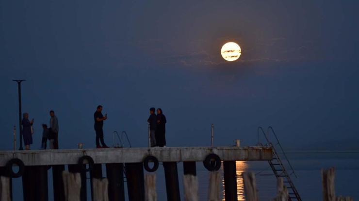 Ahlat’ta dolunay görsel şölen sundu