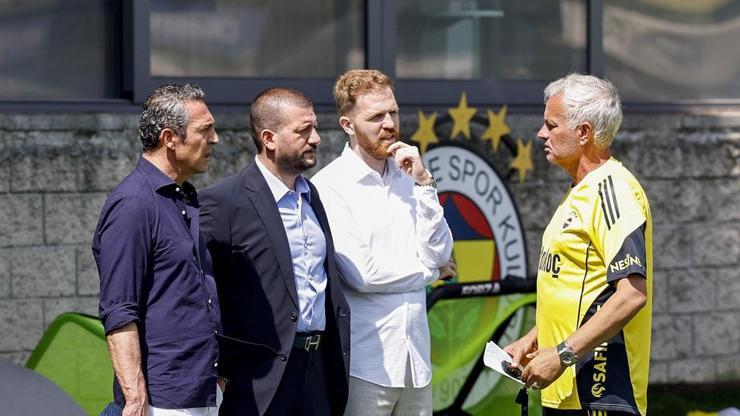 6870f131330760b1f2d98668 Fenerbahçe'de Başkan Ali Koç ve Sportif Direktör Devin Özek, antrenmanı yerinden takip etti