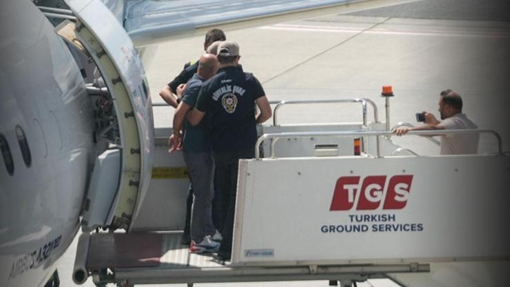 Skandal karikatür davasında yeni gelişme: Lemanın yazı işleri müdürüne gözaltı