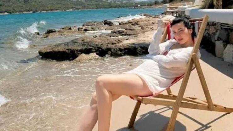 Merve Boluğurdan Cesur Tatil Pozları Bikinili Fotoğrafları Gündeme Oturdu
