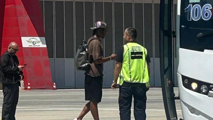 68724eff330760b1f2d98759 Fenerbahçe'nin yeni sol beki Archie Brown, İstanbul'a geldi