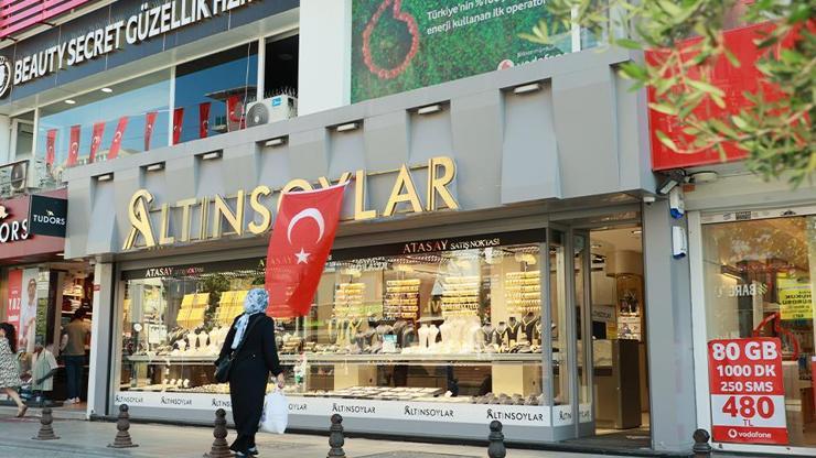 Cumhurbaşkanı Erdoğanın çağrısı sonrası Terörsüz Türkiyeye ay yıldızlı bayraklarla destek