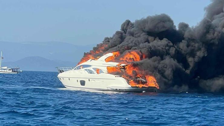 Bodrum’da motoryatta yangın: Alevler hızla yayıldı Bodrum’da motoryatta yangın: Alevler hızla yayıldı