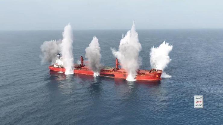 İran-İsrail savaşında yeni cephe: Yük gemisine kanlı baskın İran-İsrail savaşında yeni cephe: Yük gemisine kanlı baskın