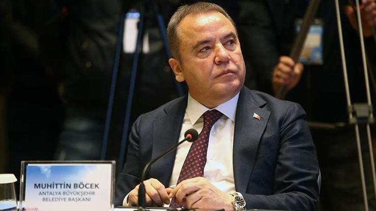 Muhittin Böcek hastaneye kaldırıldı