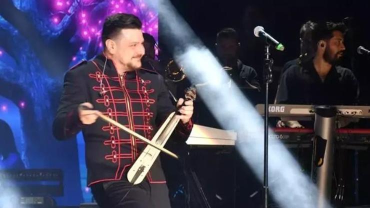 Ekin Uzunlar, Harbiye’de Coşkulu Bir Konser Verdi: Sanki Trabzon Meydanındayız