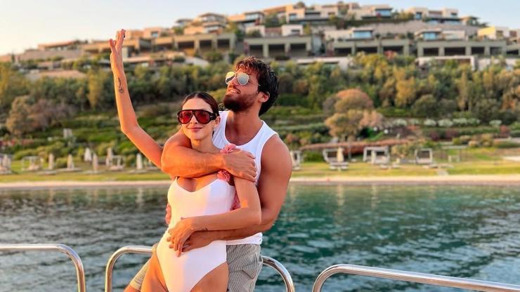 CAN YAMAN TÜRKİYEYİ ÖZLEDİ Sevgilisi Sara ile Bodrumda aşka geldiler