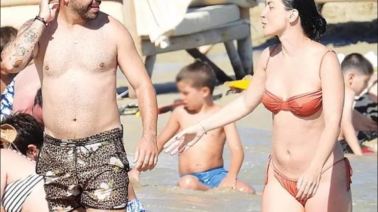 Merve Boluğurun Keyfi Yerinde Çeşmede Tatilin Tadını Çıkartıyor