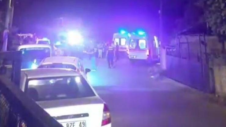 Sakarya'da taşlı, sopalı, bıçaklı kavga: 1 yaralı Sakarya'da taşlı, sopalı, bıçaklı kavga: 1 yaralı