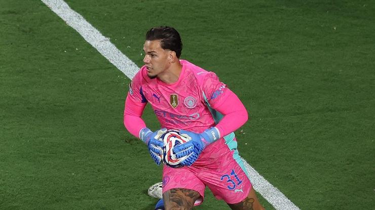 687a5d94330760b1f2d997c1 Fernando Muslera’nın yerine Ederson! Galatasaray teklif yaptı