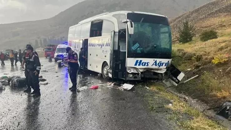 Sivas'ta yolcu otobüsü devrildi! Çok sayıda ölü ve yaralı var Sivas'ta yolcu otobüsü devrildi! Çok sayıda ölü ve yaralı var