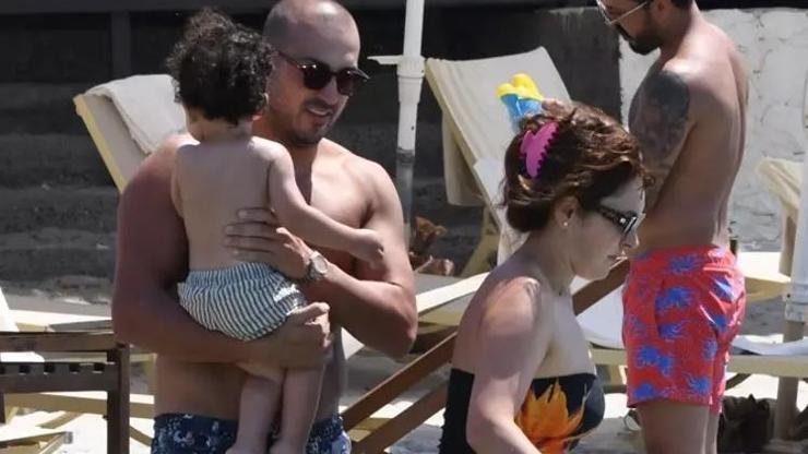 Ayrılsak da Beraberiz Ezgi Mola ve Mustafa Aksakallı Çeşmede Tatilde