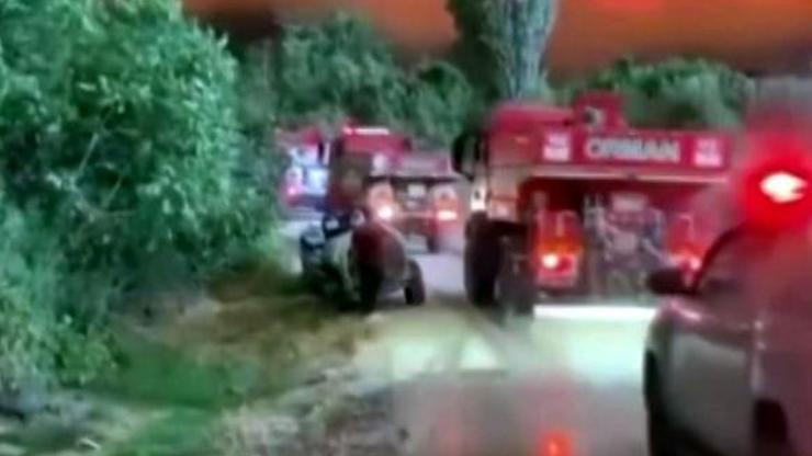 Sakarya’da nefes kesen anlar! İşte kahraman itfaiyecilerin alev çemberindeki zorlu mücadelesi Sakarya’da nefes kesen anlar! İşte kahraman itfaiyecilerin alev çemberindeki zorlu mücadelesi