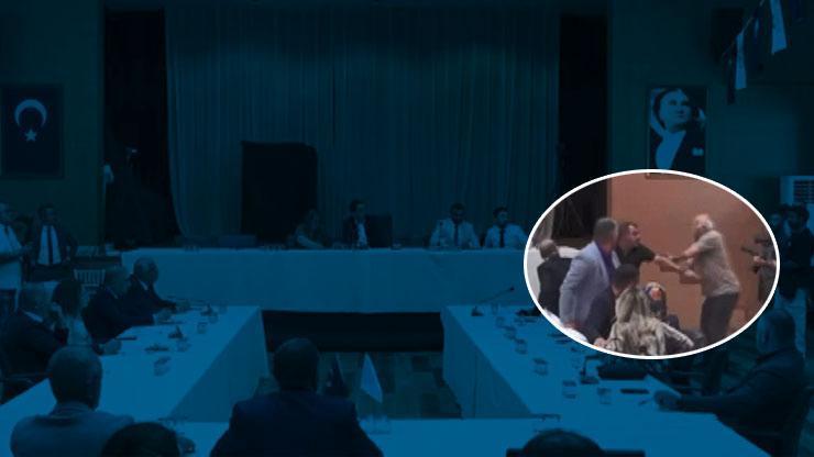 Şile Belediyesi Başkanvekili seçiminde gerginlik Ayakkabı fırlatmaya çalıştı