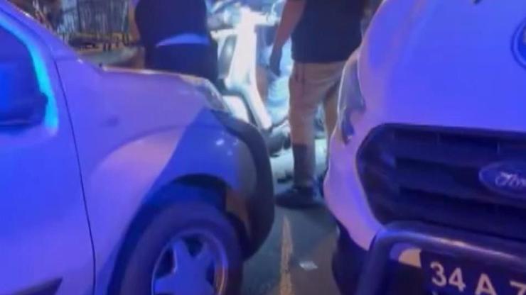 İstanbulda sokak ortasında dehşet Ölümüne kaçış: 21 yaşındaki genç can verdi