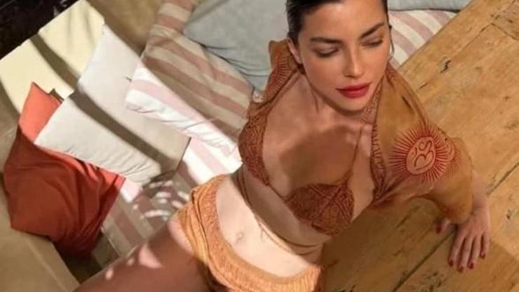 Merve Boluğurdan İddialı Tekne Pozu Bikinili Paylaşımı ve Fit Vücudu Büyük İlgi Gördü