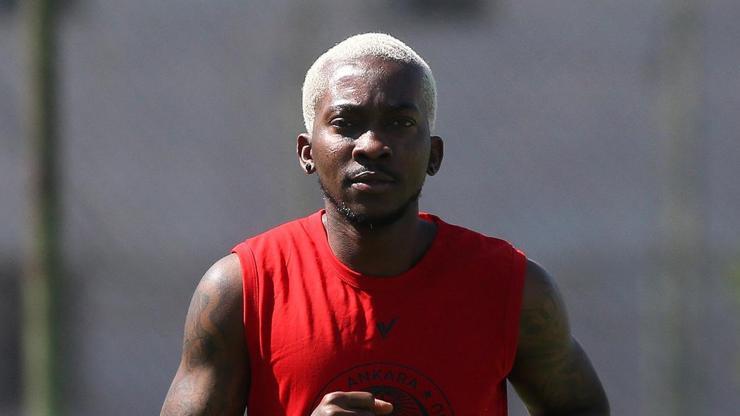 6880cf5c330760b1f2d9ab0a Henry Onyekuru, Gençlerbirliği'ndeki ilk antrenmanına çıktı
