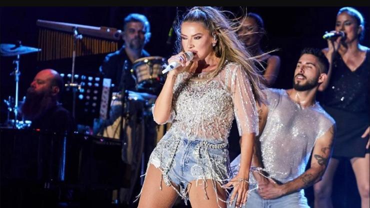 Türk Pop Müziği Sahnesinde Şıklık ve Enerji Yarışı: Hande Yener’den Derya Uluğ’a Yıldız İsimlerin Büyüleyici Performansları