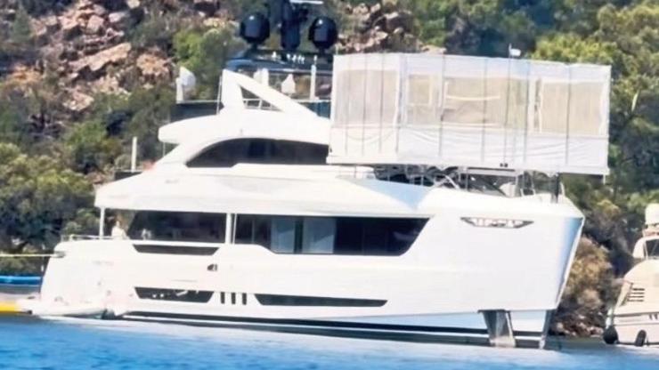 Acun Ilıcalının Lüks Teknesi ‘BALMY’ ile Ayak Tenisi Keyfi