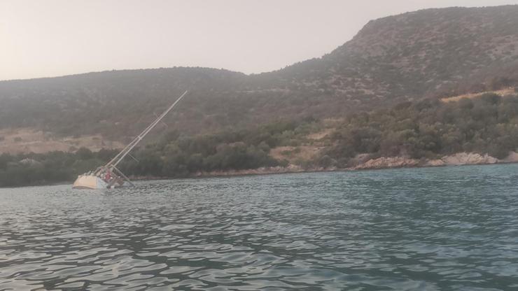 Bodrum’da kayalıklara sürten yelkenli tekne karaya oturdu; 5 kişi kurtarıldı Bodrum’da kayalıklara sürten yelkenli tekne karaya oturdu; 5 kişi kurtarıldı