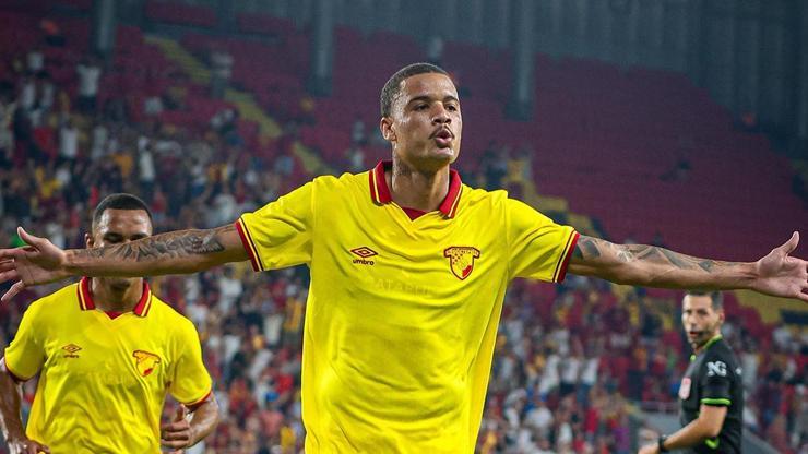 Göztepe taraftarıyla buluştu! Yeni transfer Janderson golünü attı... Göztepe taraftarıyla buluştu! Yeni transfer Janderson golünü attı...