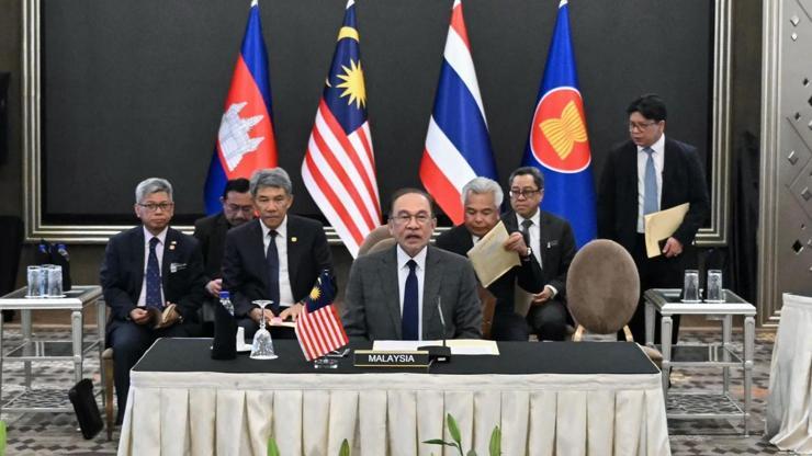 Tayland ile Kamboçya arasında 'koşulsuz ateşkes' ilanı Tayland ile Kamboçya arasında 'koşulsuz ateşkes' ilanı