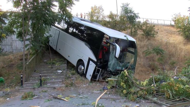 İstanbulda servis otobüsü şarampole uçtu: 8 yaralı