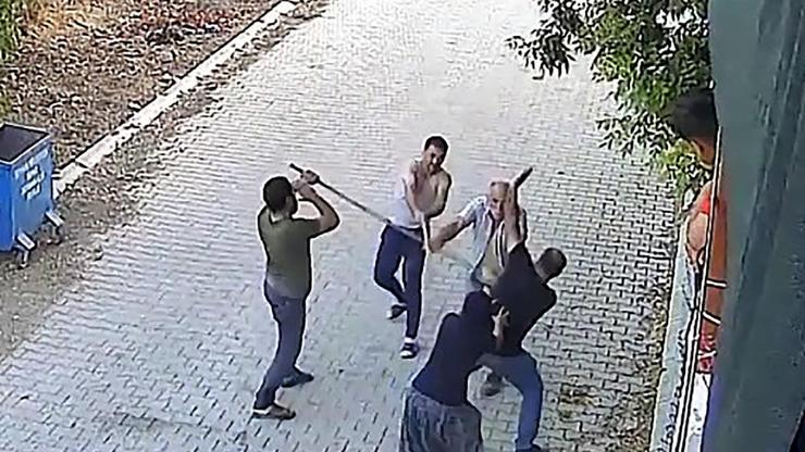 Miras anlaşmazlığı kavgasında tüfekle vurduğu oğullarını, yerde tekmelemiş