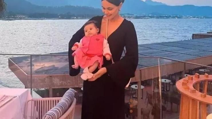 Zeynep Demirel Kızı Yasminin Son Halini Paylaştı: Aşık Olabilirim