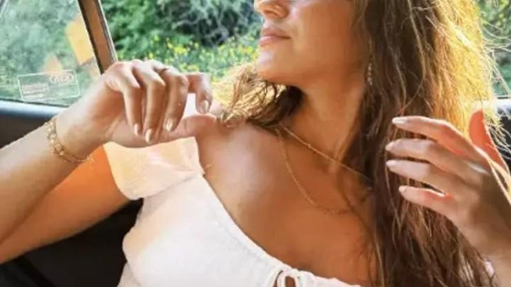 Sahra Şaş, Yunanistan Tatilinde Paylaştığı Pozlarla Sanal Medyayı Bomba Gibi Salladı