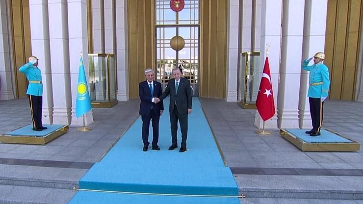 Cumhurbaşkanı Erdoğan, Kazakistan lideri Tokayev’i Külliye’de resmi törenle karşıladı