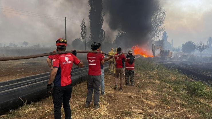 MEB AKUB ekipleri, orman yangınlarında söndürme çalışmalarına destek verdi MEB AKUB ekipleri, orman yangınlarında söndürme çalışmalarına destek verdi