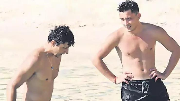 Midyat’tan Çeşme’ye Uzanan Tatil Yolculuğu: Atakan Özkaya ve Alper Çankaya’nın Keyifli Anları