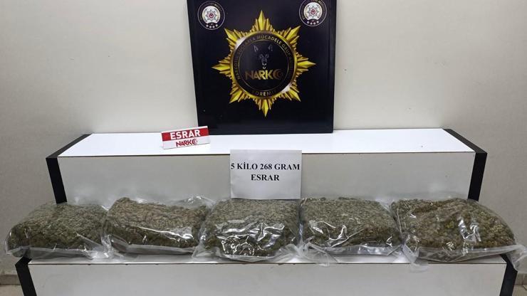Balıkesir'de 5 kilo esrar ele geçirildi; 1 gözaltı Balıkesir'de 5 kilo esrar ele geçirildi; 1 gözaltı