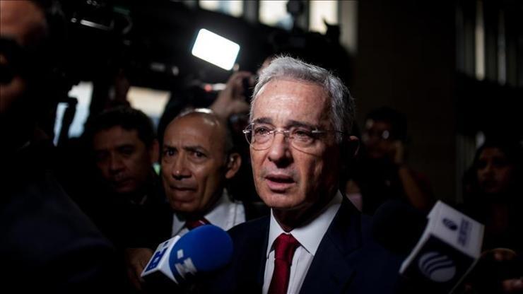 Kolombiya'da eski Devlet Başkanı Uribe, 12 yıl ev hapsine mahkum edildi Kolombiya'da eski Devlet Başkanı Uribe, 12 yıl ev hapsine mahkum edildi