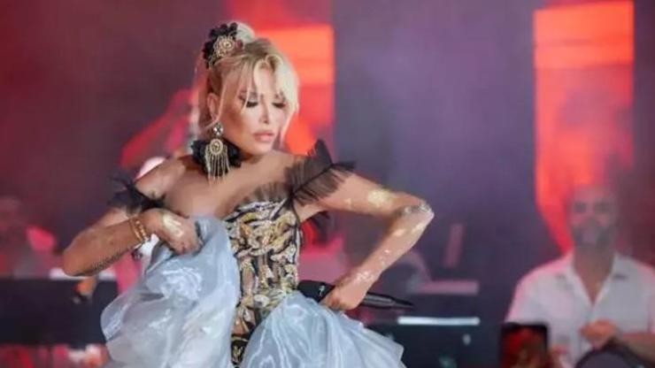 Ajda Pekkan 79 Yaşında, Harbiye Açıkhavada 45 Şarkı Söyledi: Göz Dolduran Performans