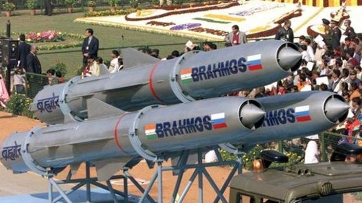 Hindistan, 'Brahmos' füzesi ile tehdit etti: Pakistan yanlış bir adım atarsa... Hindistan, 'Brahmos' füzesi ile tehdit etti: Pakistan yanlış bir adım atarsa...