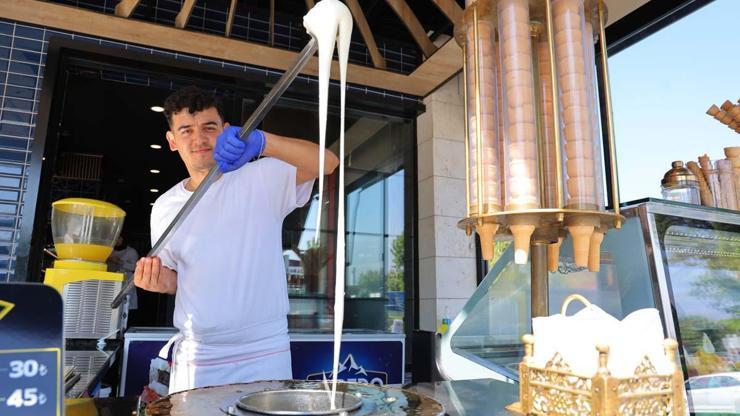 Dünyada Zirvede: En İyi Soğuk Tatlı Maraş Dondurması